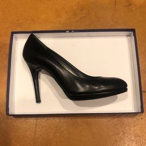 Stuart Weitzman Black Leather Platswoon Pump.